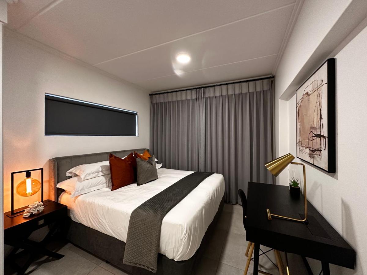 Stylish Executive Apartment With Power Backup Johannesburg Exterior photo