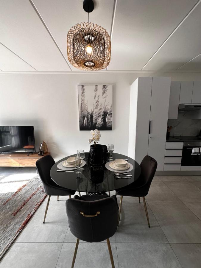 Stylish Executive Apartment With Power Backup Johannesburg Exterior photo