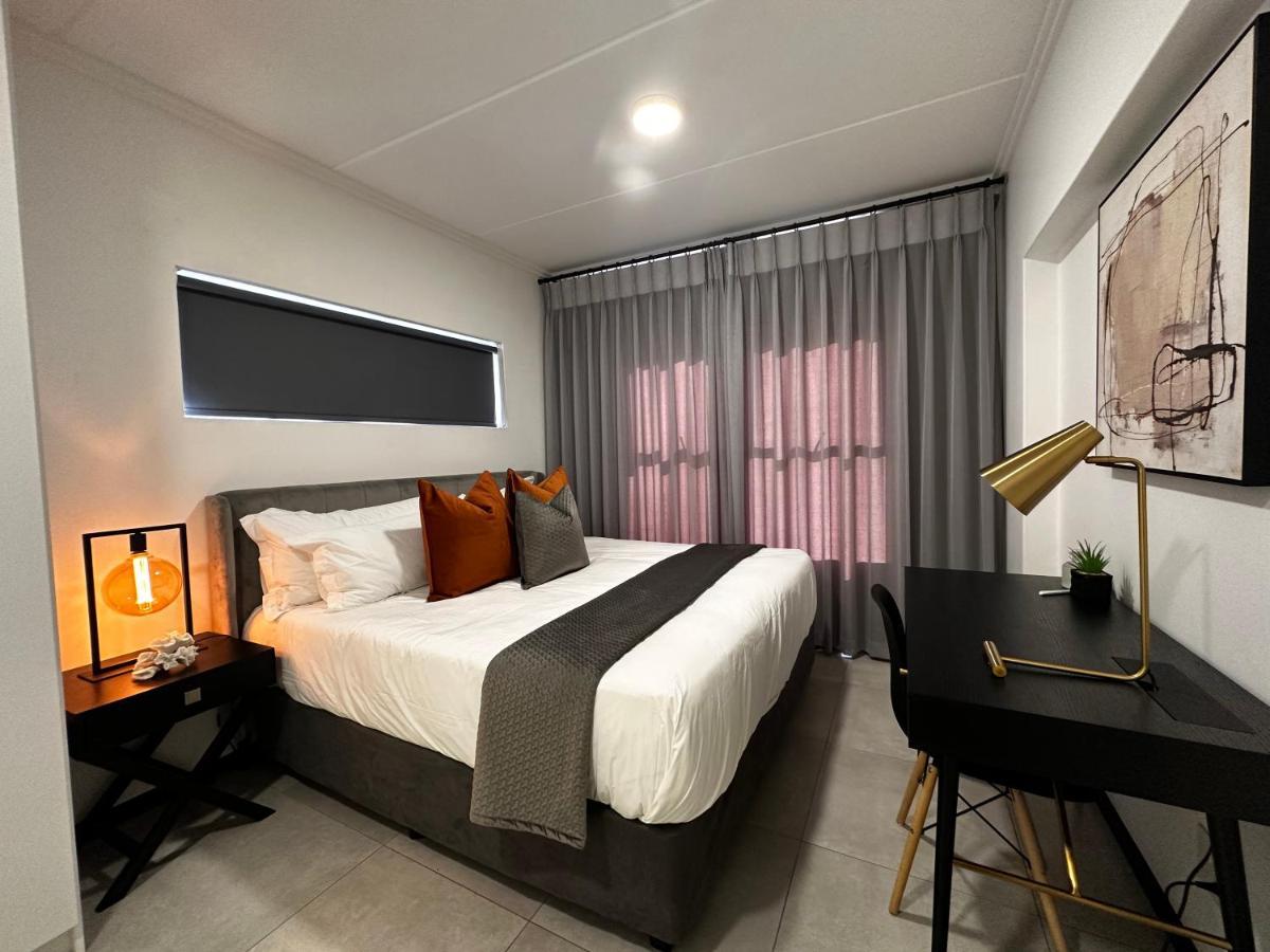 Stylish Executive Apartment With Power Backup Johannesburg Exterior photo