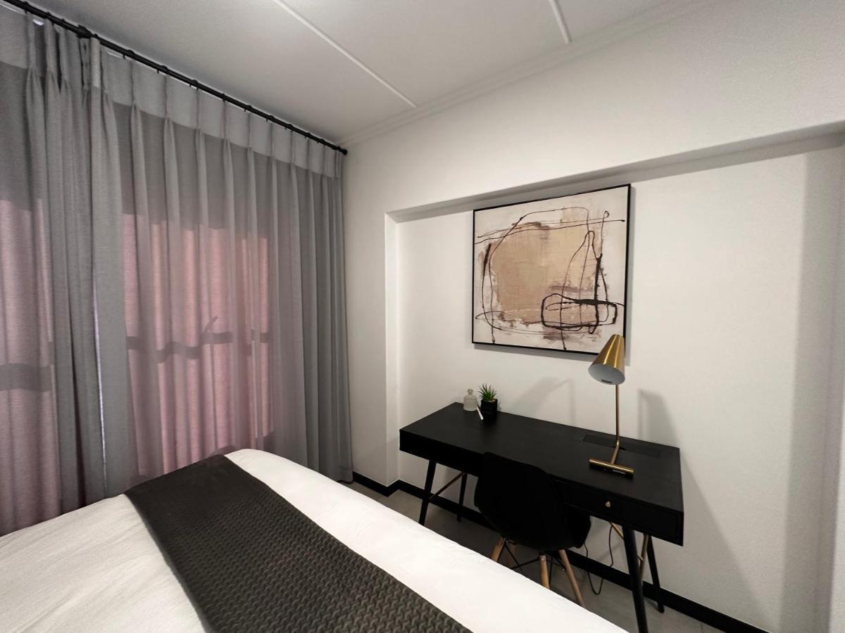 Stylish Executive Apartment With Power Backup Johannesburg Exterior photo