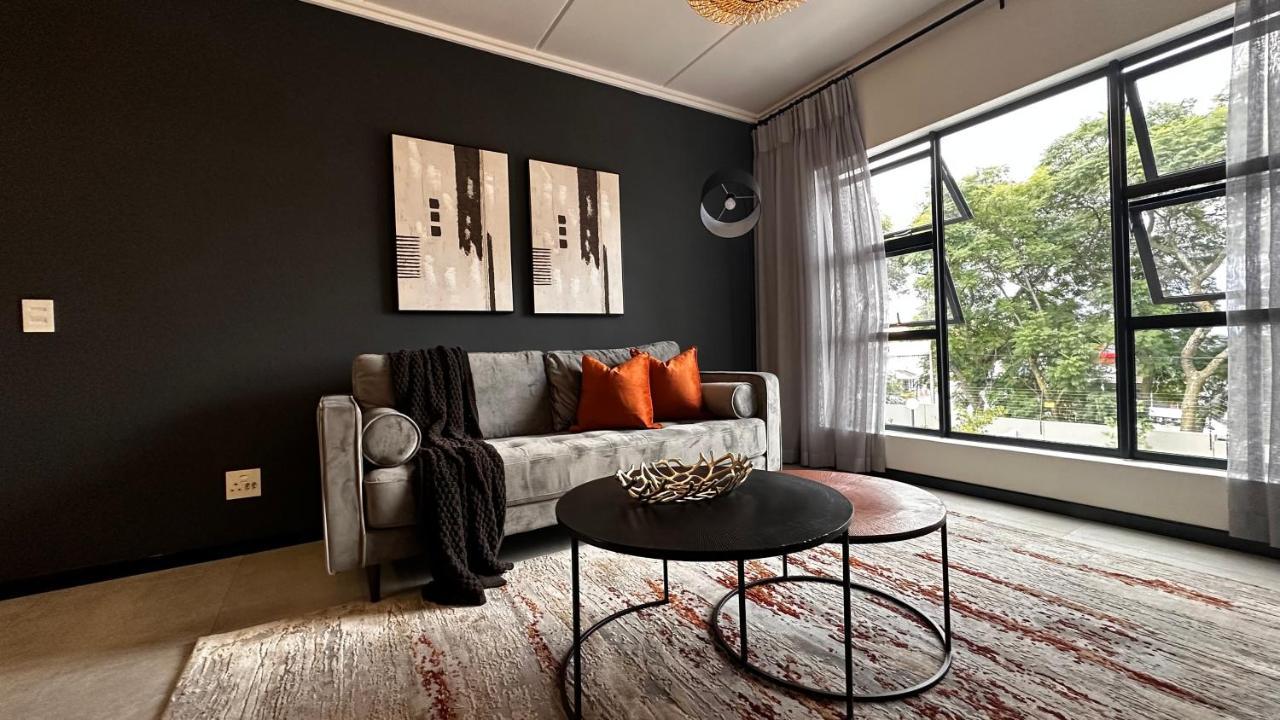Stylish Executive Apartment With Power Backup Johannesburg Exterior photo