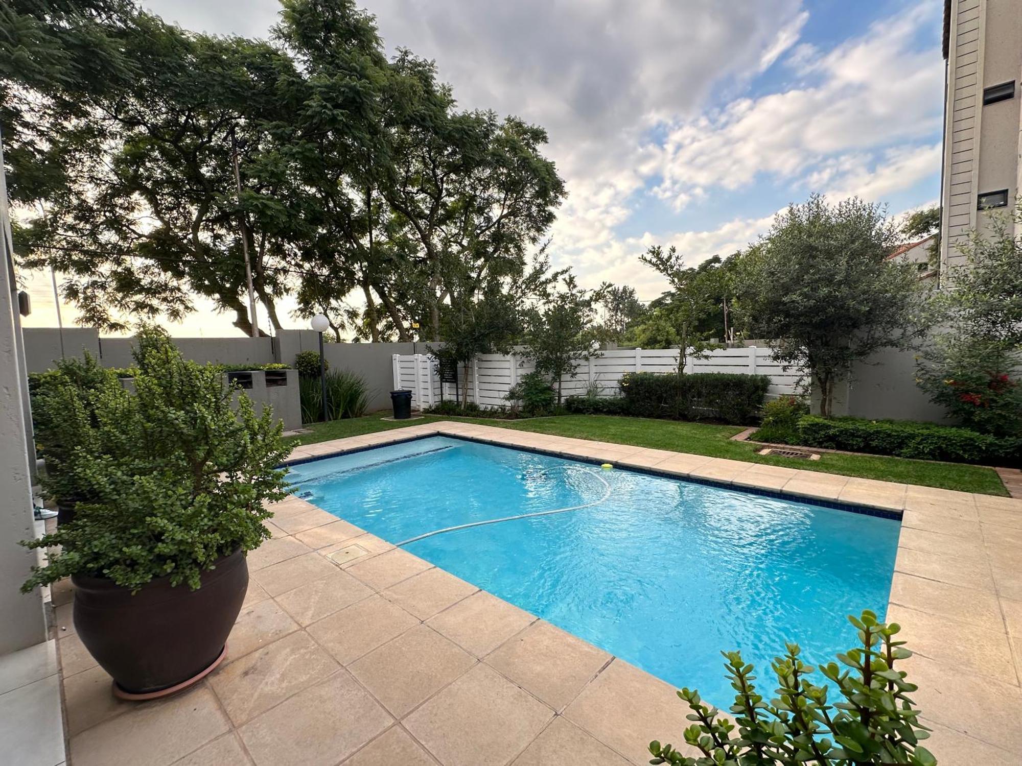 Stylish Executive Apartment With Power Backup Johannesburg Exterior photo